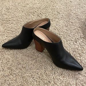 Size 8.5 Joe’s Black Leather Mules